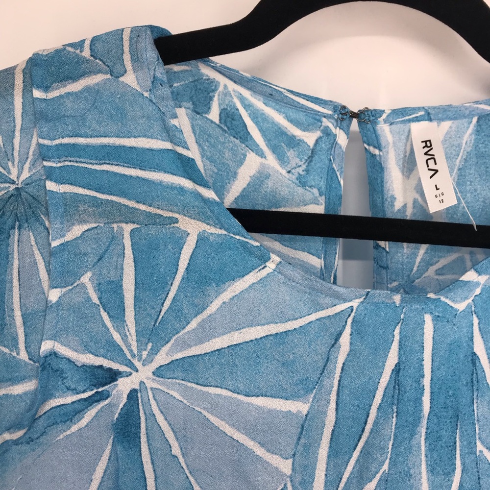 RVCA Michelle Blade Shutter Print Crop Top Open Back NWT Size L - Picture 8 of 12